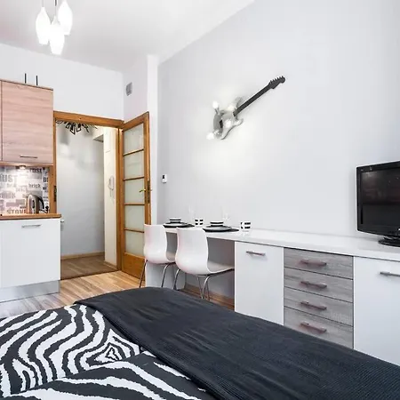 Studio Pomorska , Bezplatny Parking